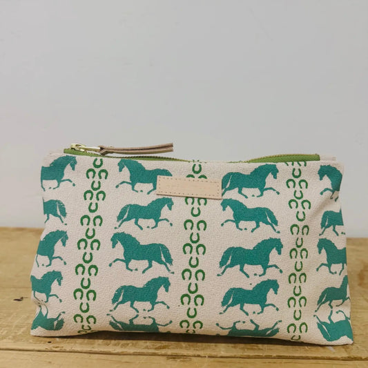 Laura Pouch